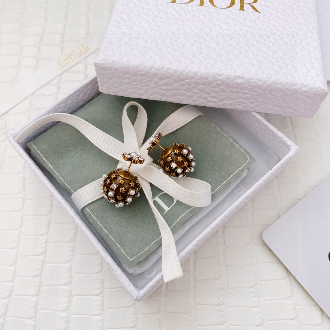 【DIOR】 ディオール   ファッションスタイルのイヤリング-BRAND OFF