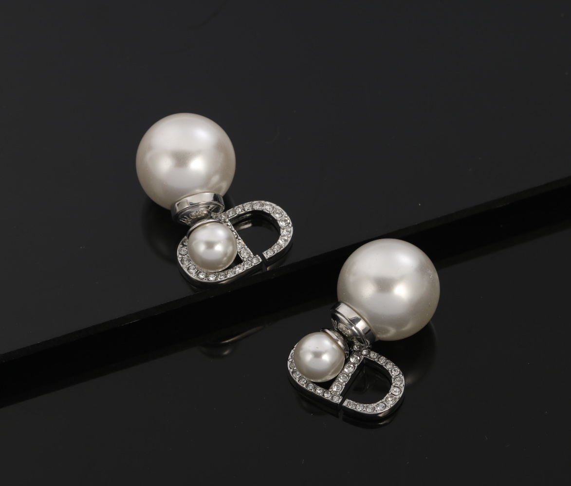【DIOR】 ディオール   ファッションスタイルのイヤリング-BRAND OFF