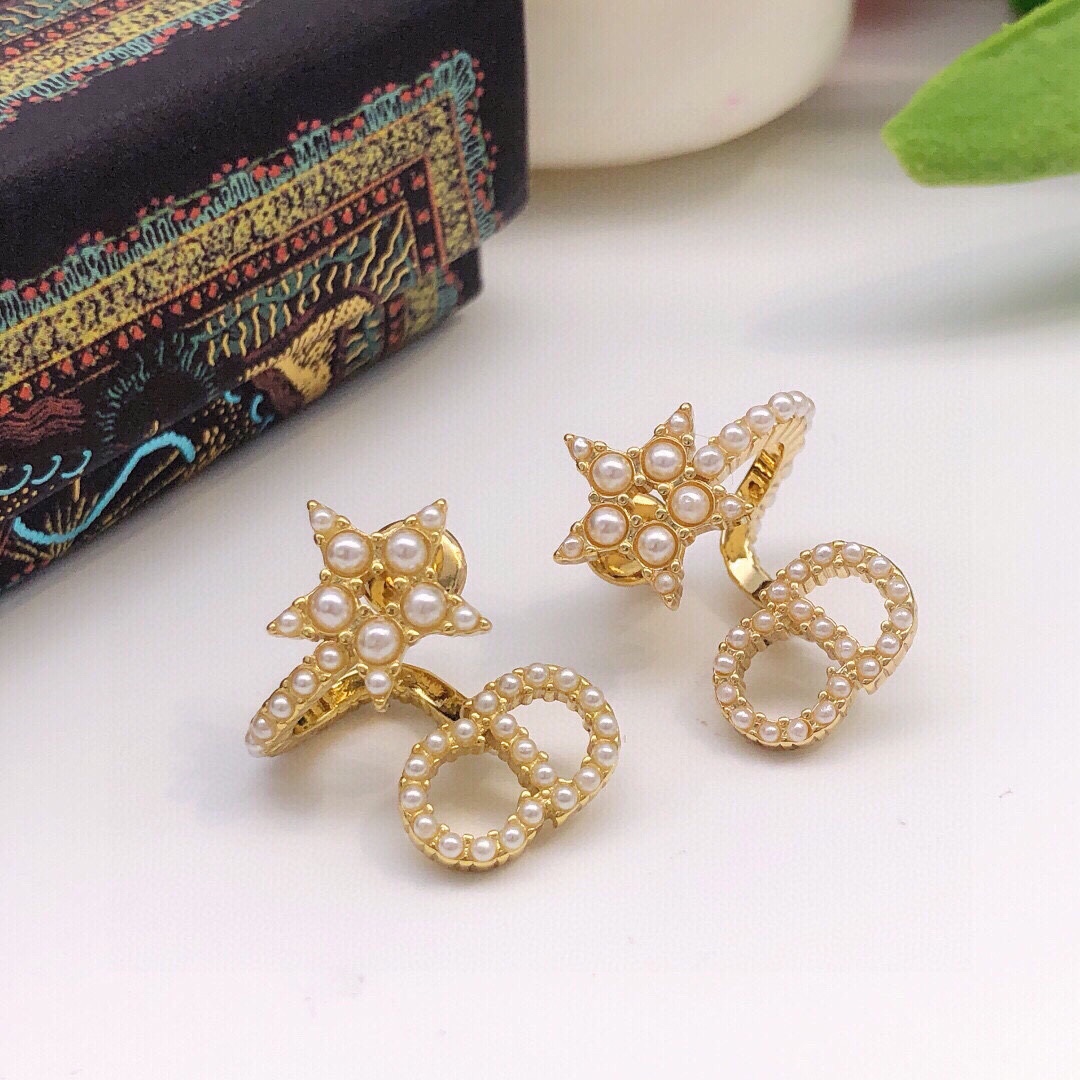 【DIOR】 ディオール   ファッションスタイルのイヤリング-BRAND OFF