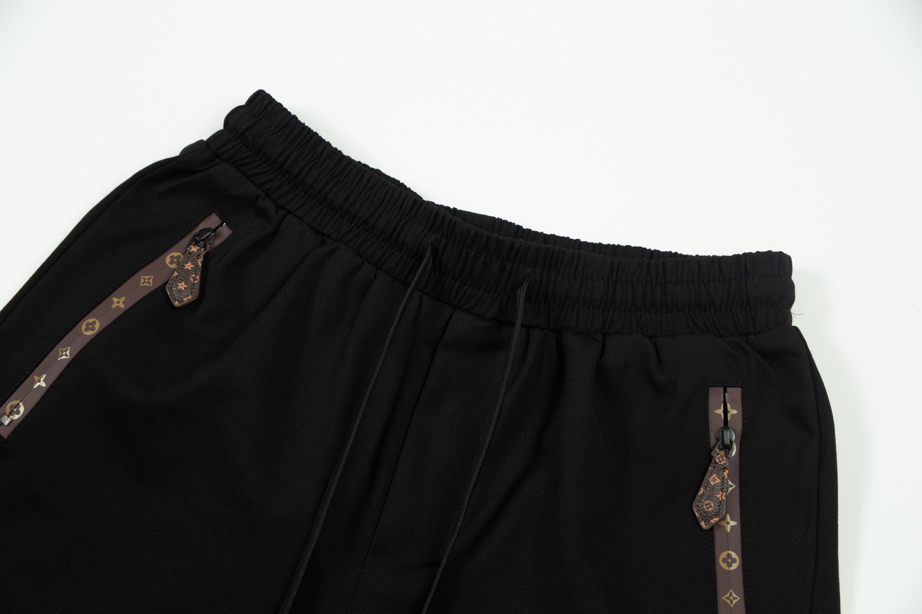 【2026】【LOUIS VUITTON  公式旗艦店】ルイヴィトン   ショートパンツ  ご好評に付き再入荷！-BRAND OFF
