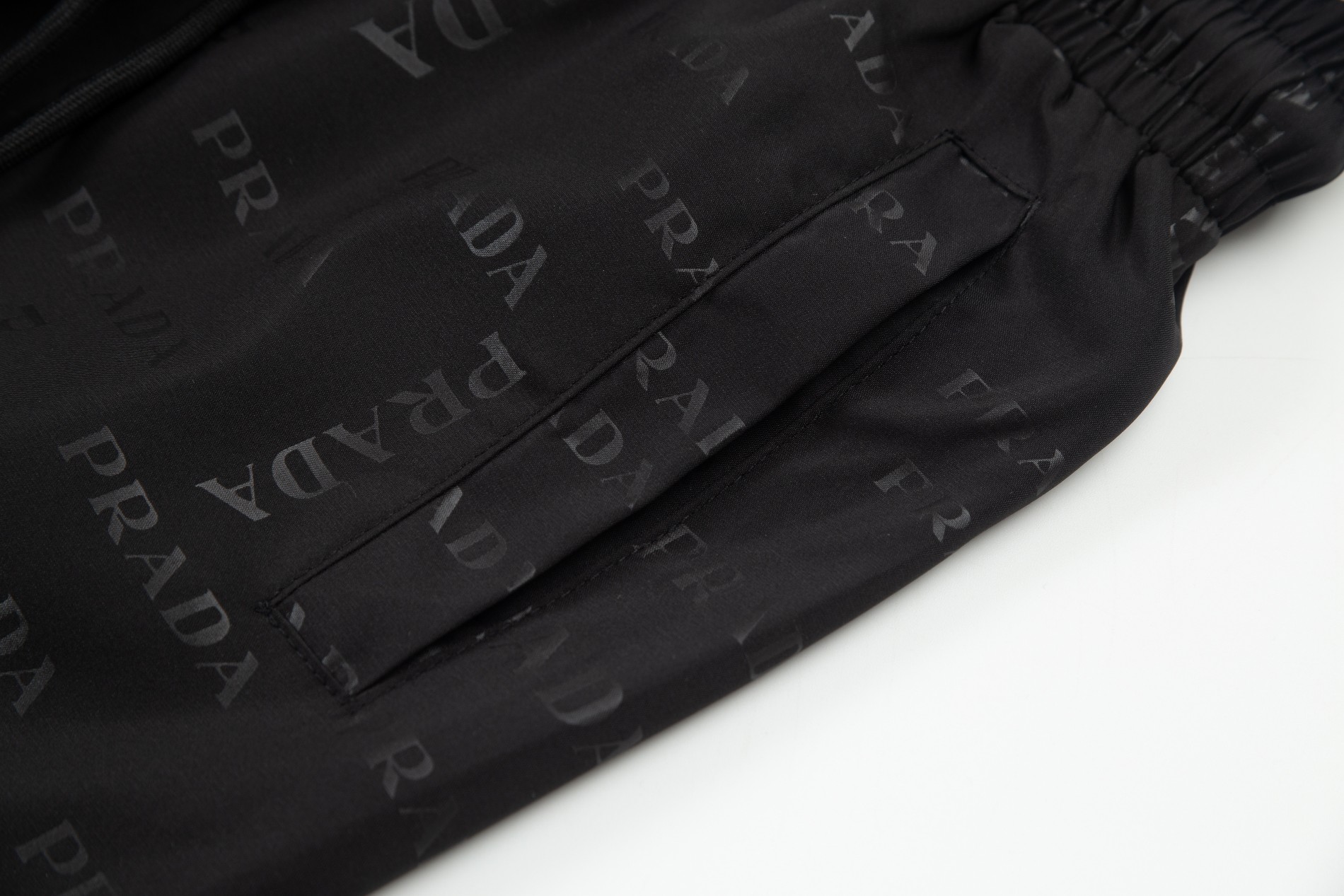 【PRADA  公式旗艦店】プラダ  ショートパンツ  ご好評に付き再入荷！-BRAND OFF