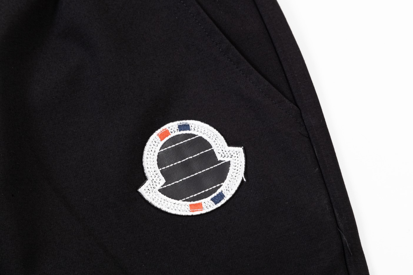 【MONCLER  公式旗艦店】モンクレール  ショートパンツ  ご好評に付き再入荷！-BRAND OFF