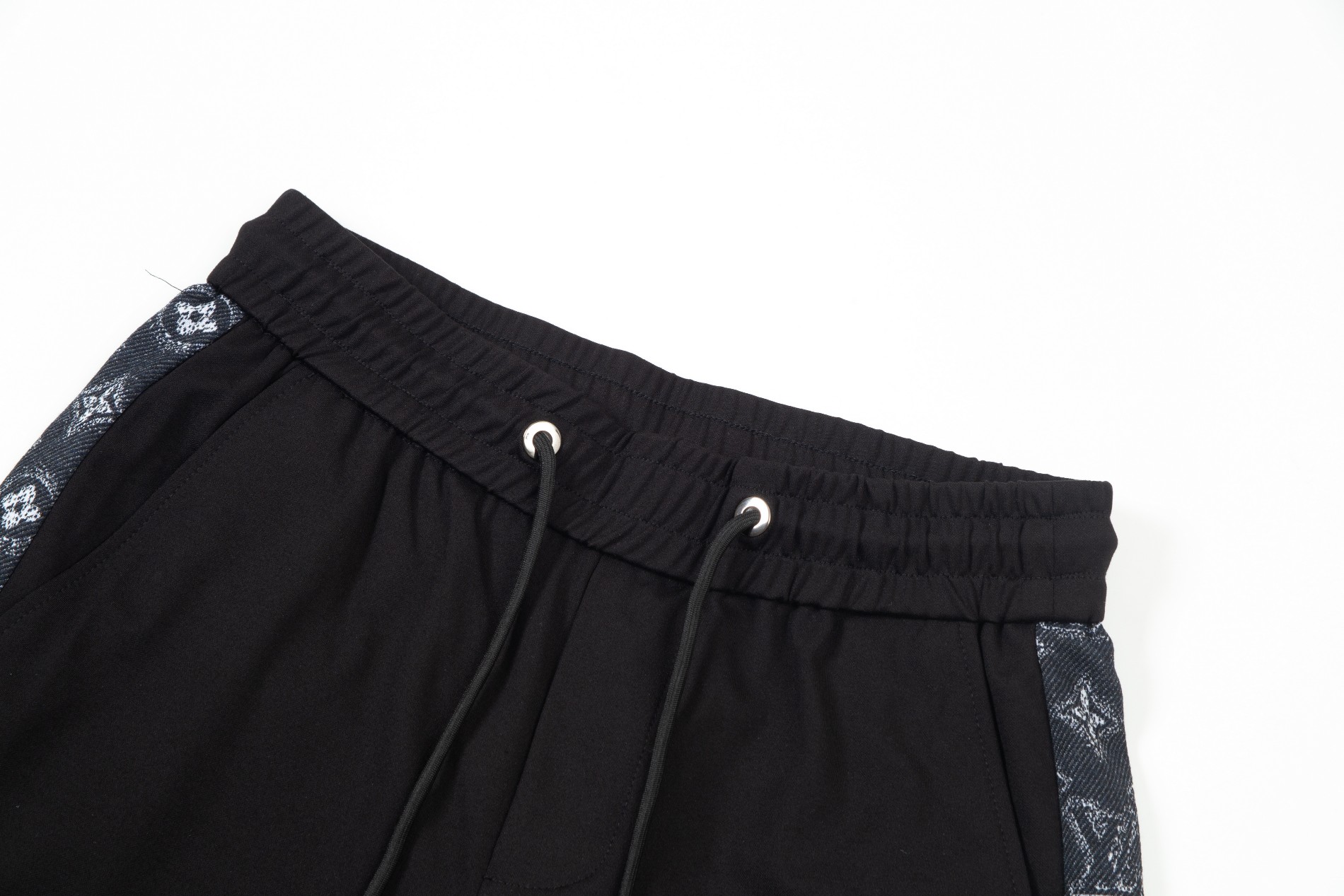 【LOUIS VUITTON 公式旗艦店】ルイヴィトン  ショートパンツご好評に付き再入荷！-BRAND OFF