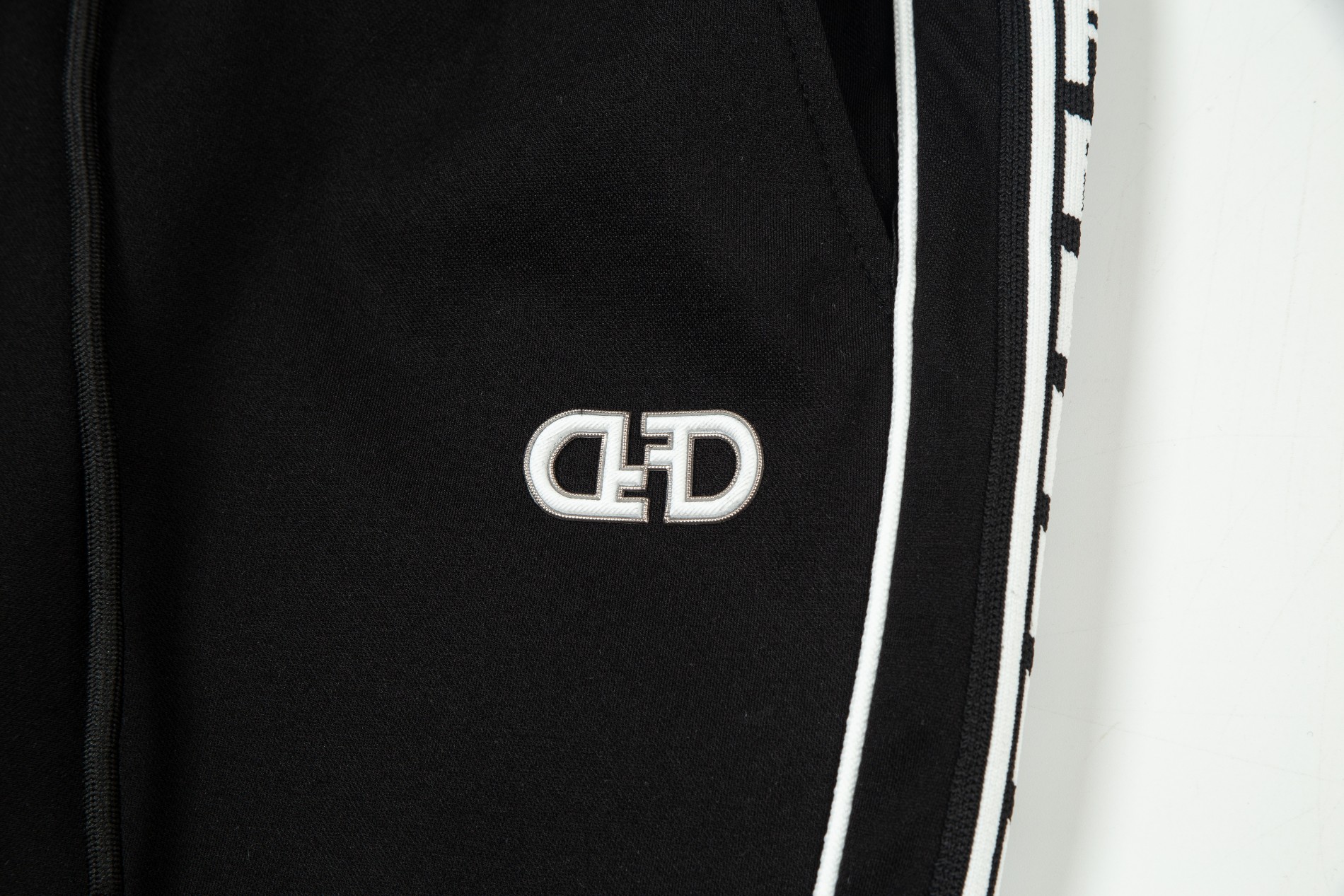 【FENDI 公式旗艦店】モンクレール   ショートパンツ  ご好評に付き再入荷！-BRAND OFF