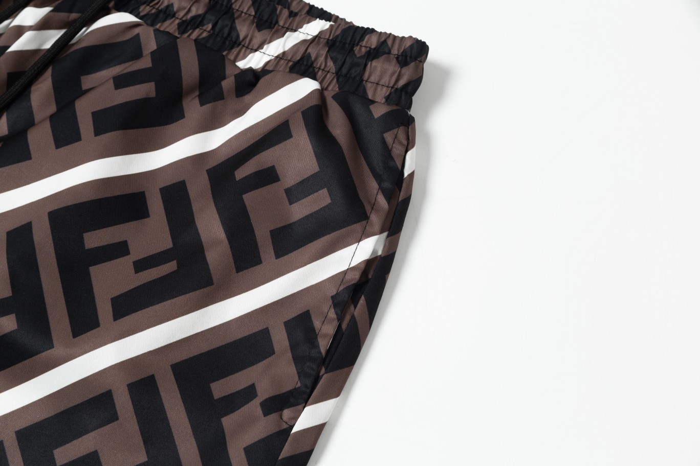 【FENDI 公式旗艦店】フェンディ ショートパンツご好評に付き再入荷 24624-BRAND OFF