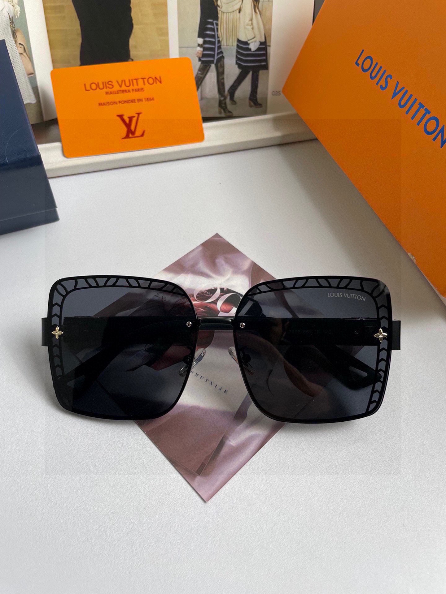 LOUIS VUITTON(ルイヴィトン) サングラス 24706-BRAND OFF