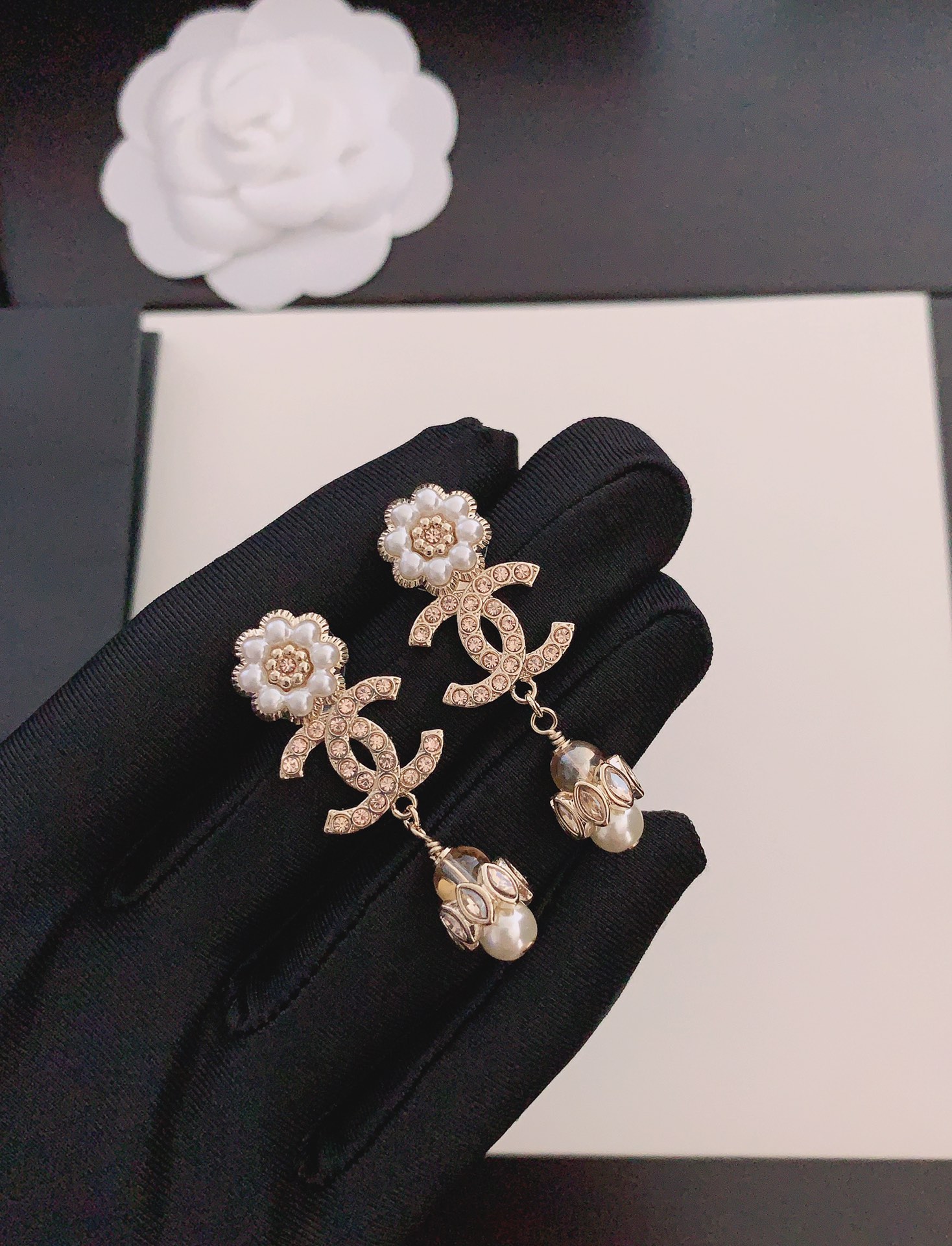 【CHANEL】シャネル  最新のパールフラワーイヤリング-BRAND OFF