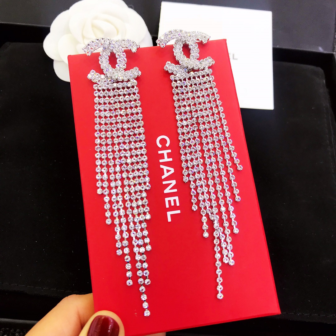 【2026】【CHANEL】シャネル  トレンドの爽やかタッセルロングピアス-BRAND OFF