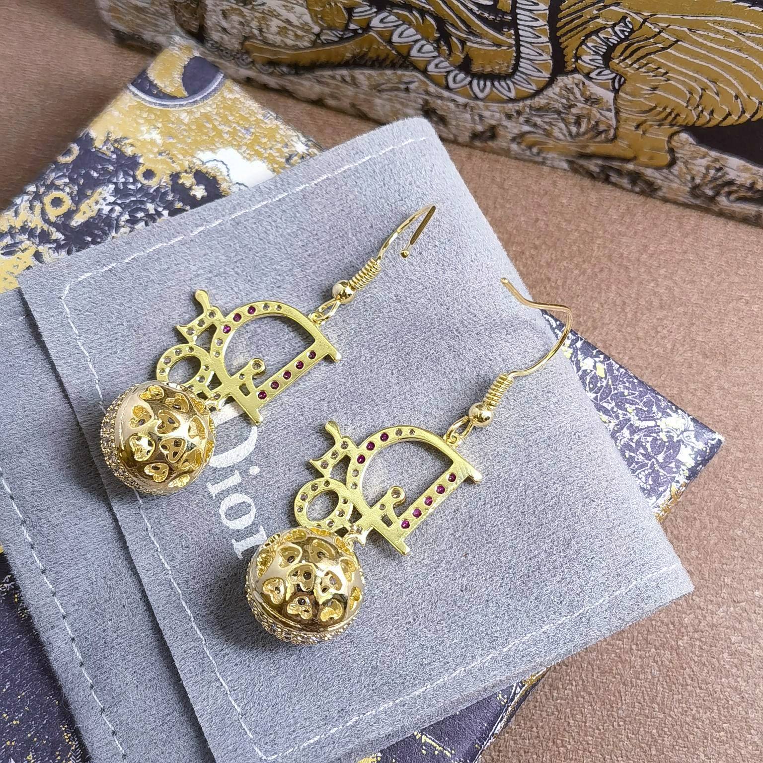 【DIOR】ディオール  ファッションスタイルのイヤリング-BRAND OFF