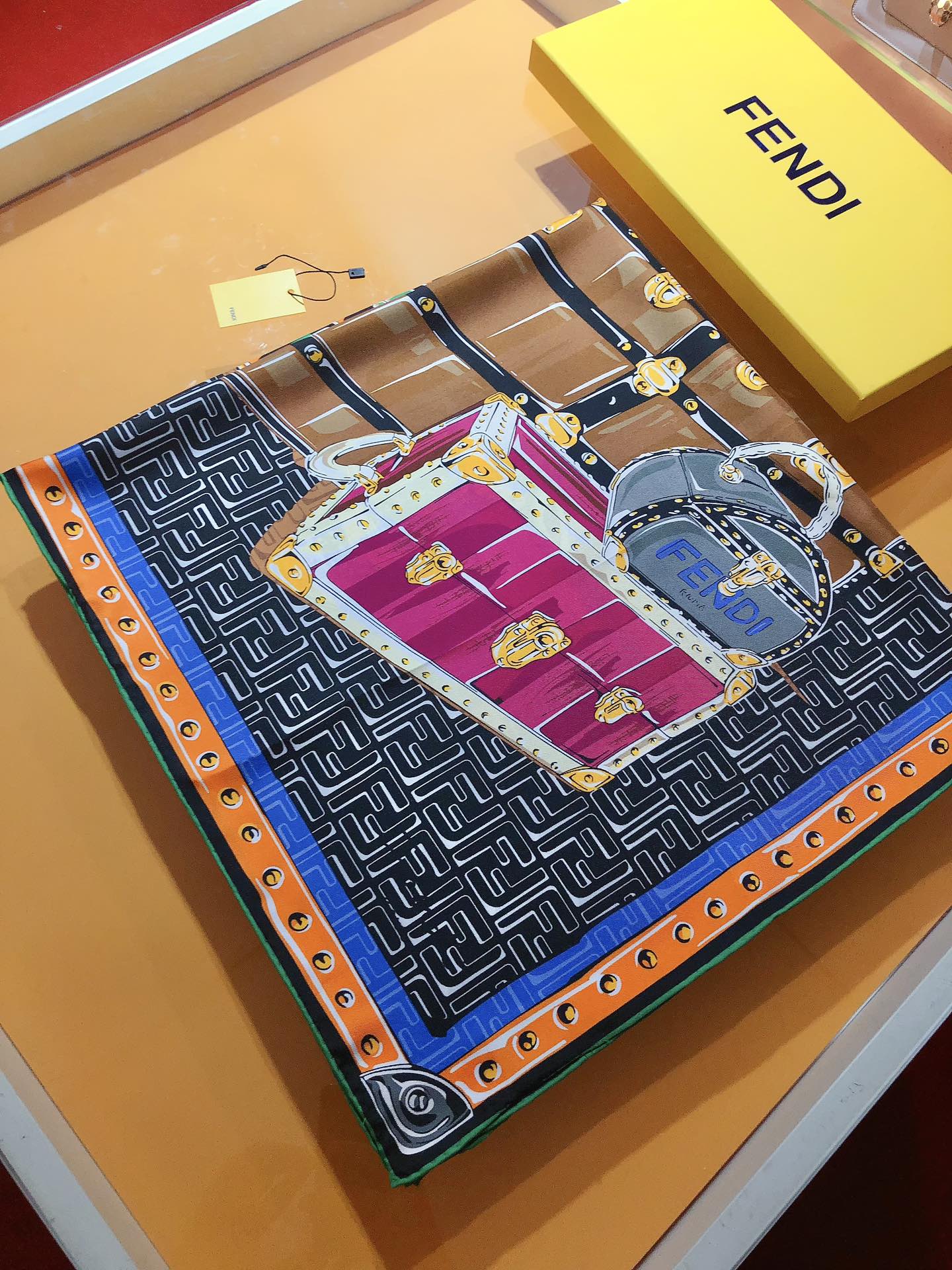 【FENDI  フェンディ】スカーフ90*90CM   241109-BRAND OFF