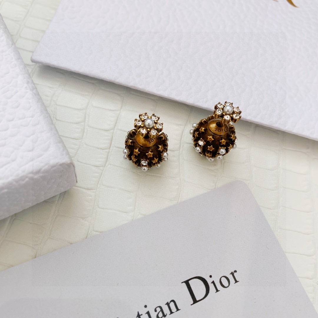 【DIOR】 ディオール   ファッションスタイルのイヤリング-BRAND OFF