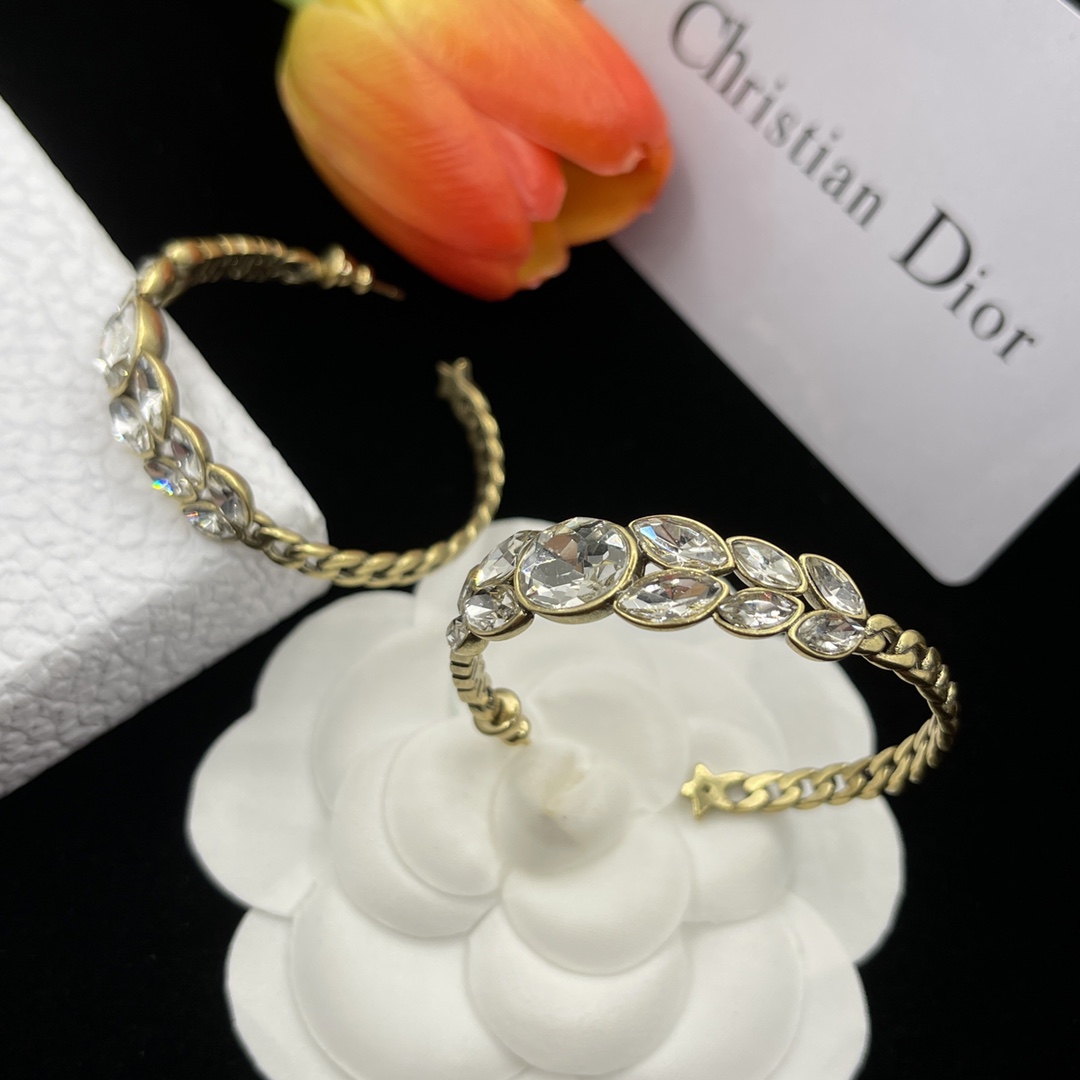【DIOR】 ディオール   ファッションスタイルのイヤリング-BRAND OFF