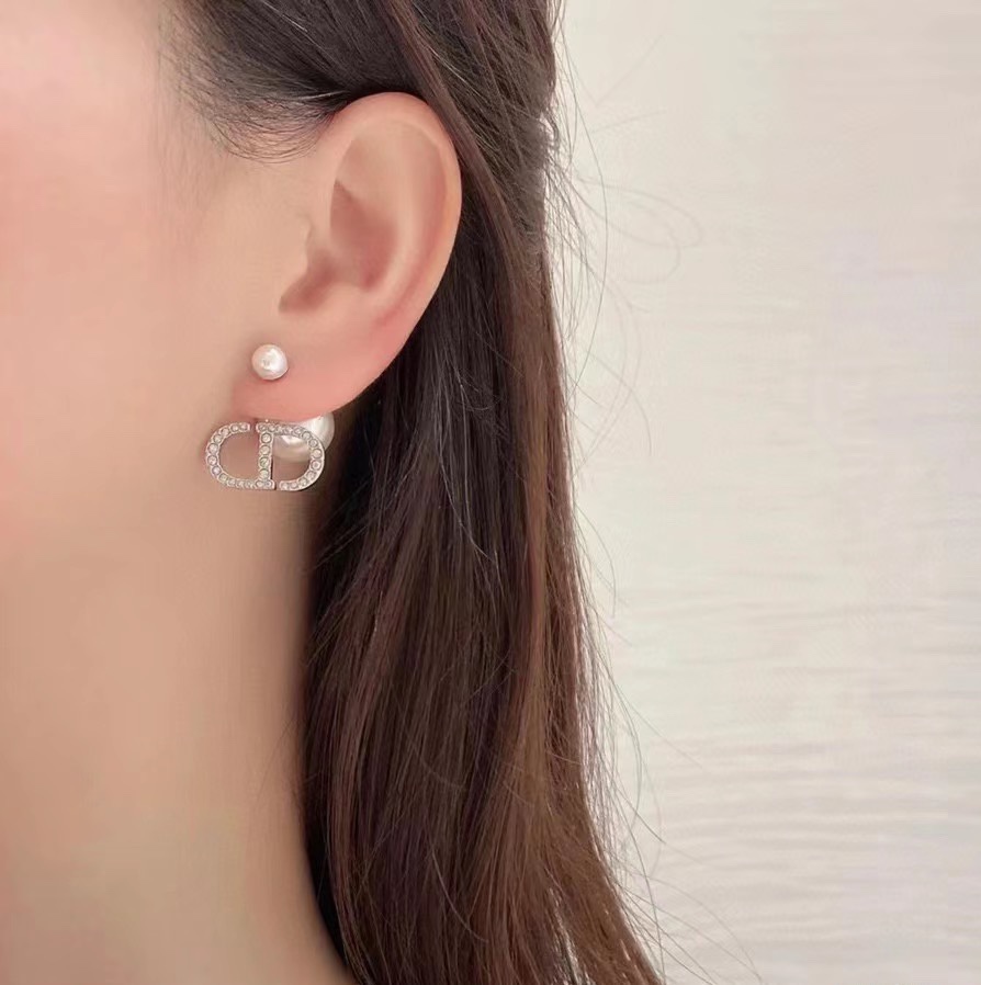 【DIOR】 ディオール   ファッションスタイルのイヤリング-BRAND OFF
