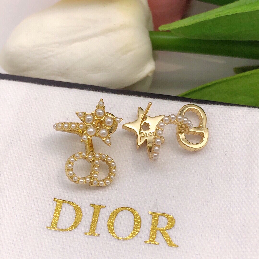 【DIOR】 ディオール   ファッションスタイルのイヤリング-BRAND OFF