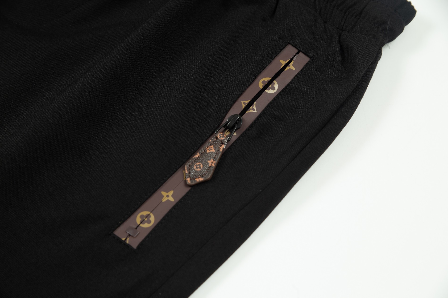 【2026】【LOUIS VUITTON  公式旗艦店】ルイヴィトン   ショートパンツ  ご好評に付き再入荷！-BRAND OFF