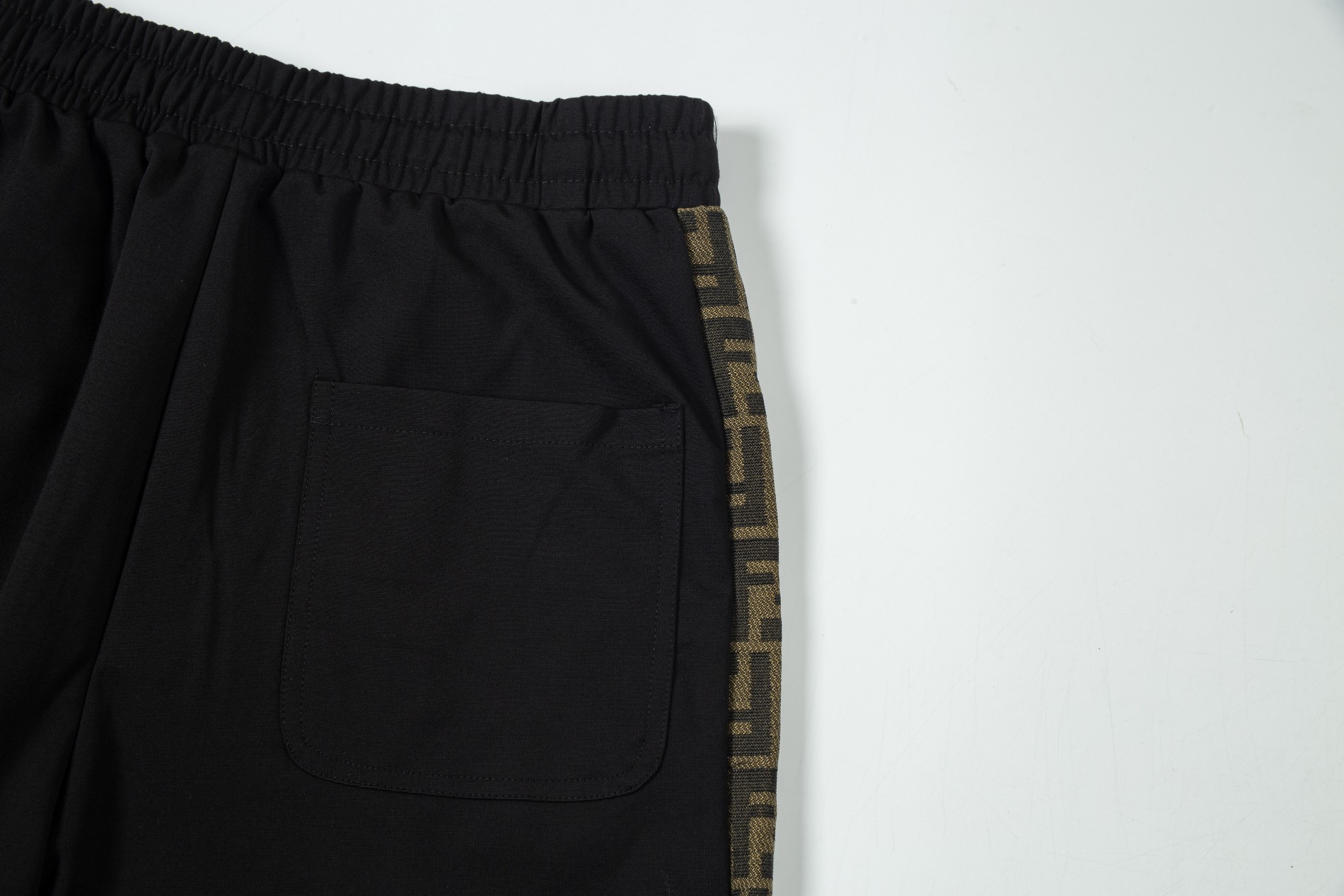 【FENDI  公式旗艦店】フェンディ ショートパンツご好評に付き再入荷！-BRAND OFF