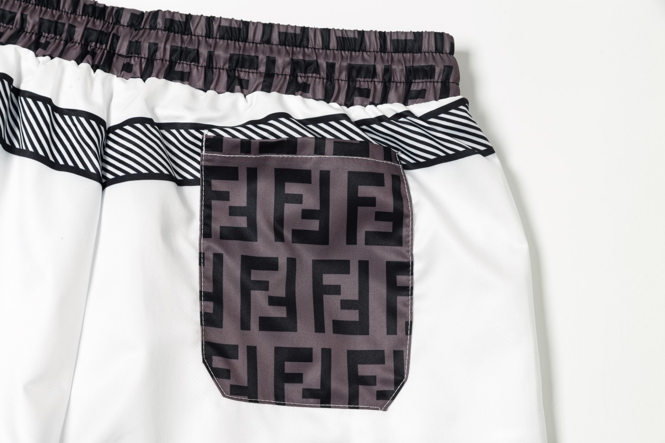 【FENDI 公式旗艦店】フェンディ ショートパンツご好評に付き再入荷 24624-BRAND OFF