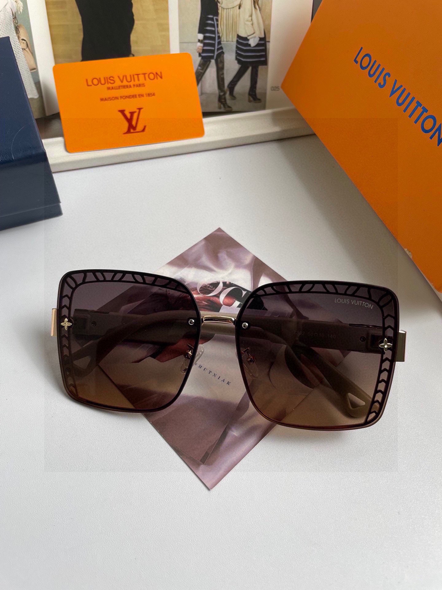 LOUIS VUITTON(ルイヴィトン) サングラス 24706-BRAND OFF