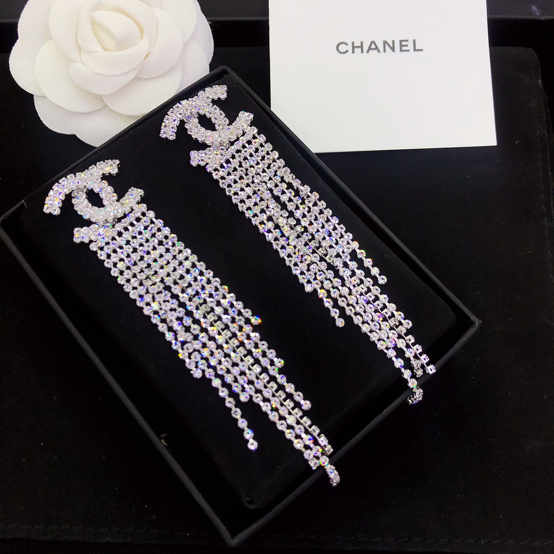 【2026】【CHANEL】シャネル  トレンドの爽やかタッセルロングピアス-BRAND OFF