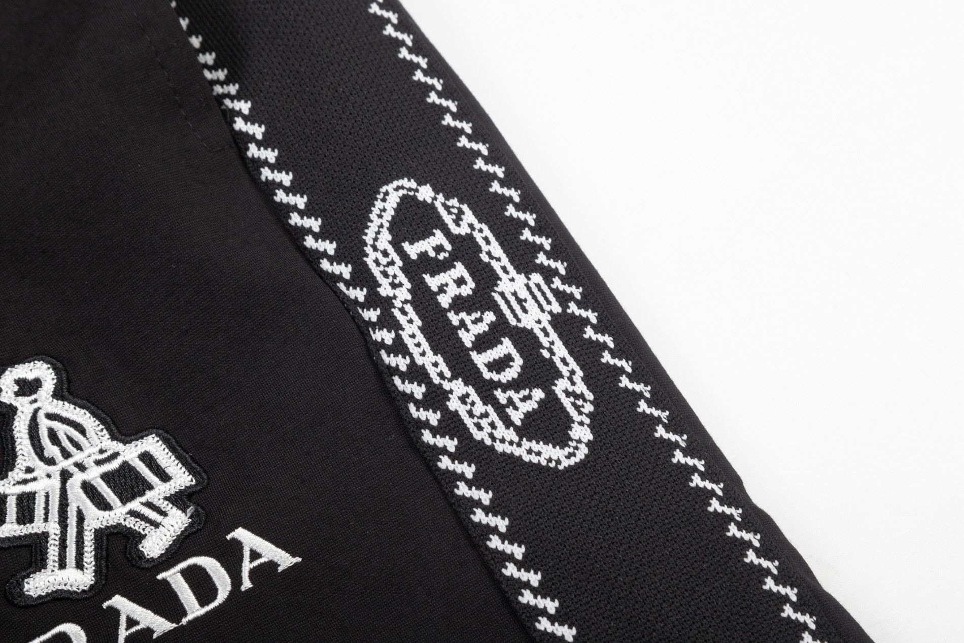 【PRADA  公式旗艦店】プラダ  ショートパンツ  ご好評に付き再入荷！-BRAND OFF