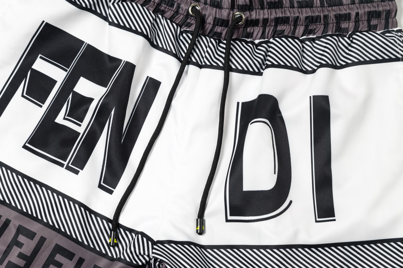 【FENDI 公式旗艦店】フェンディ ショートパンツご好評に付き再入荷 24624-BRAND OFF