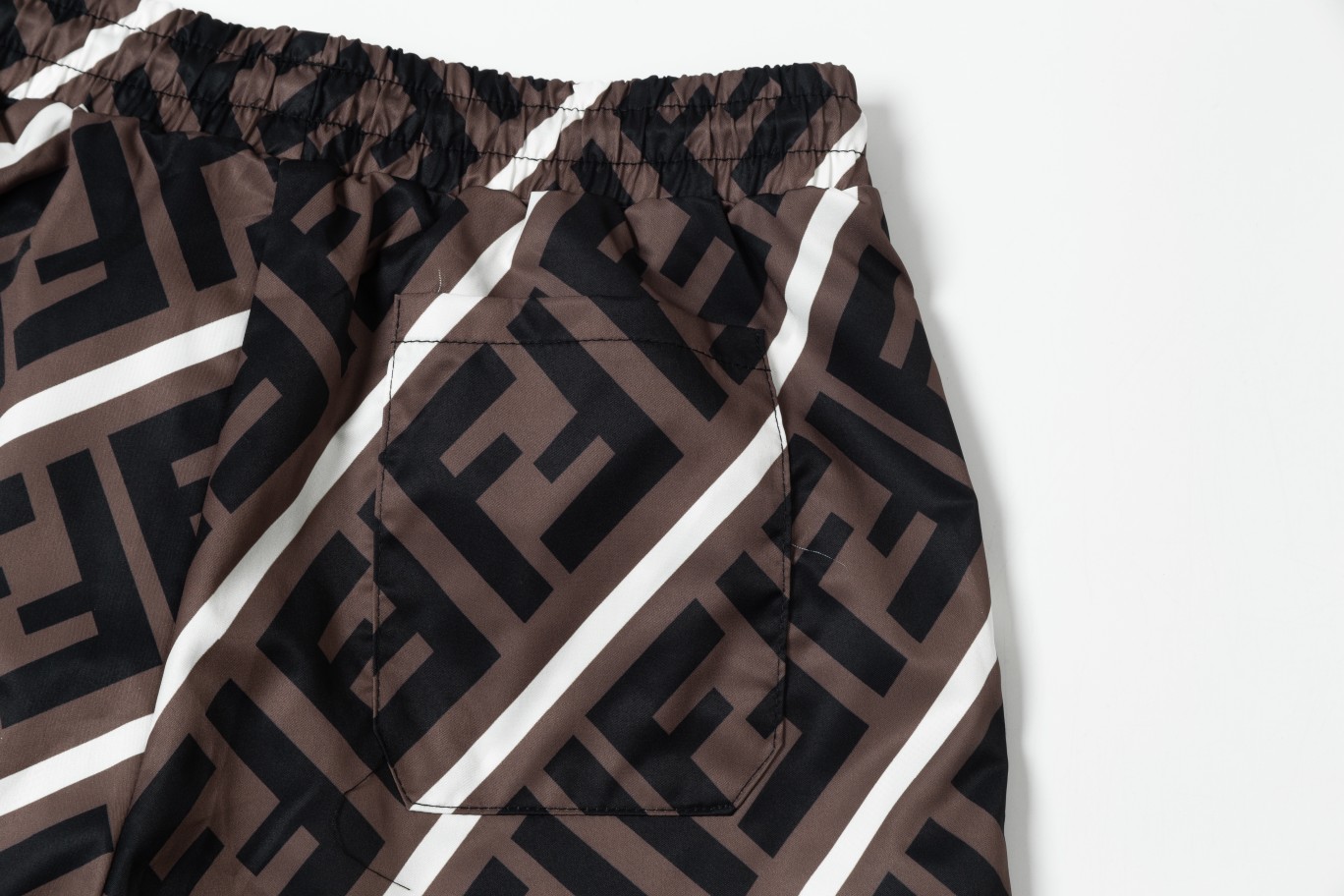 【FENDI 公式旗艦店】フェンディ ショートパンツご好評に付き再入荷 24624-BRAND OFF