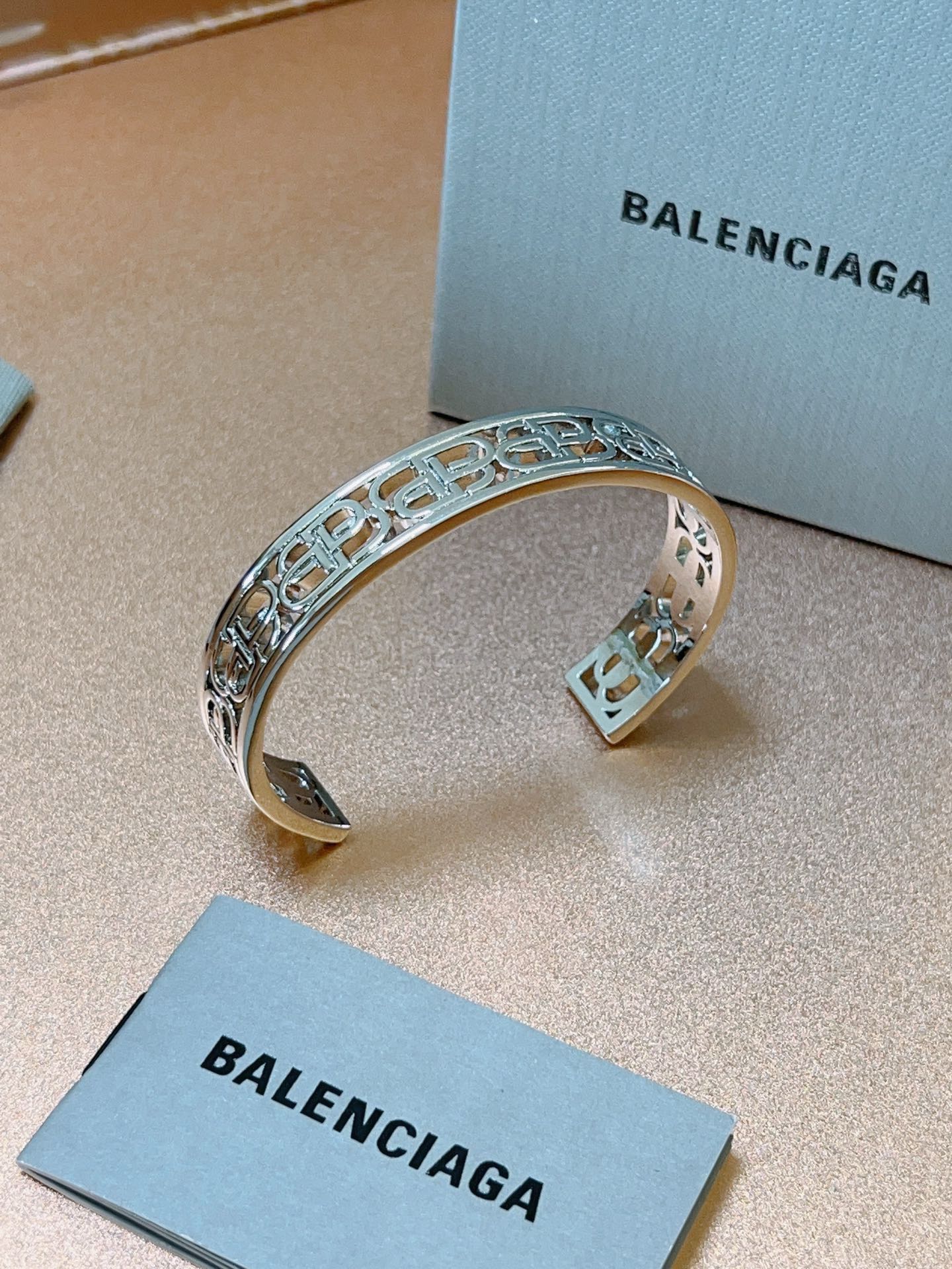 【2026】【BALENCIAGA】ブレスレット、ファッションシンプルなスタイル  240814-BRAND OFF