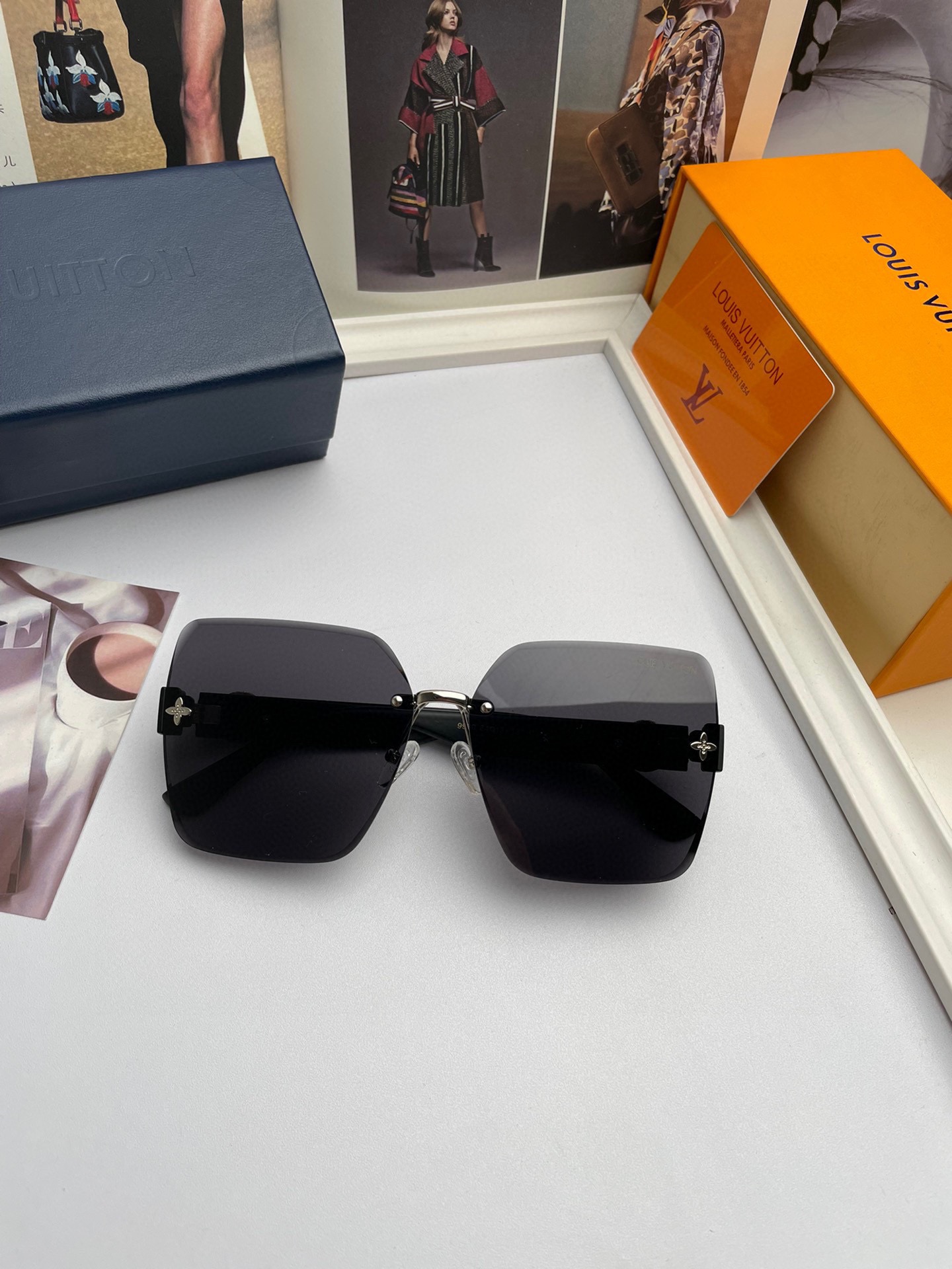 LOUIS VUITTON(ルイヴィトン ) サングラス-BRAND OFF