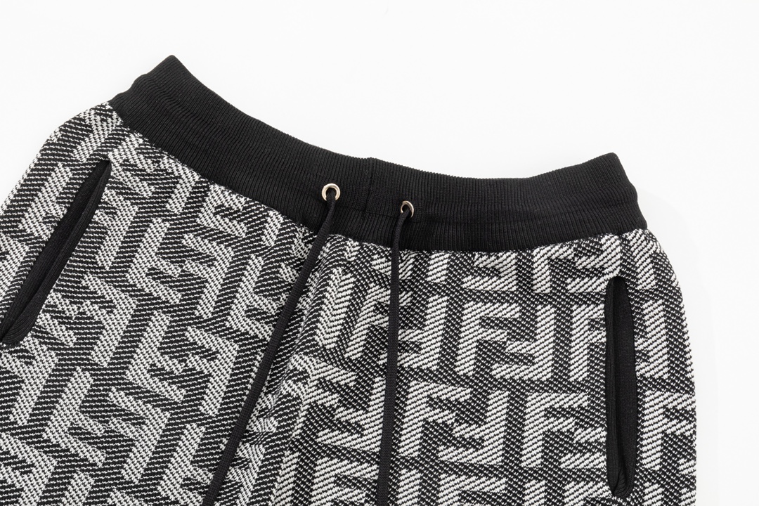 【FENDI  公式旗艦店】フェンディ   ショートパンツご好評に付き再入荷！-BRAND OFF