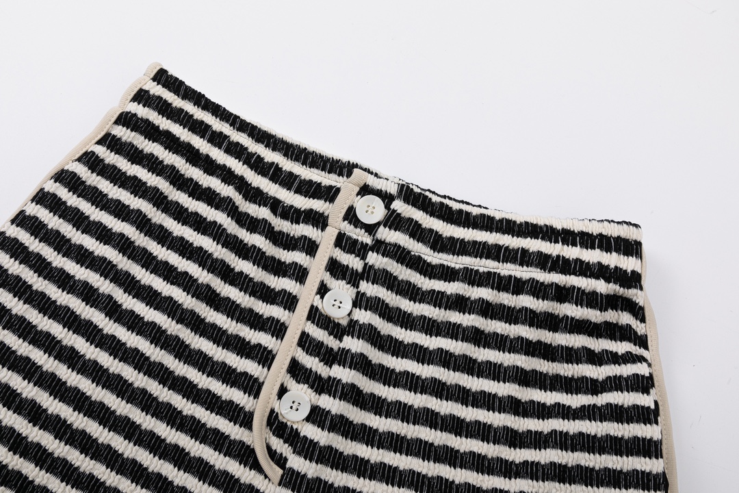 【LOEWE 公式旗艦店】ロエベ   ショートパンツご好評に付き再入荷！-BRAND OFF