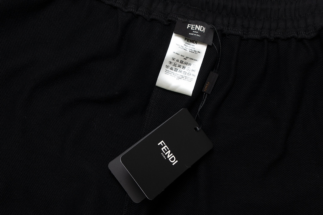 【FENDI 公式旗艦店】フェンディ   ショートパンツ  ご好評に付き再入荷！-BRAND OFF