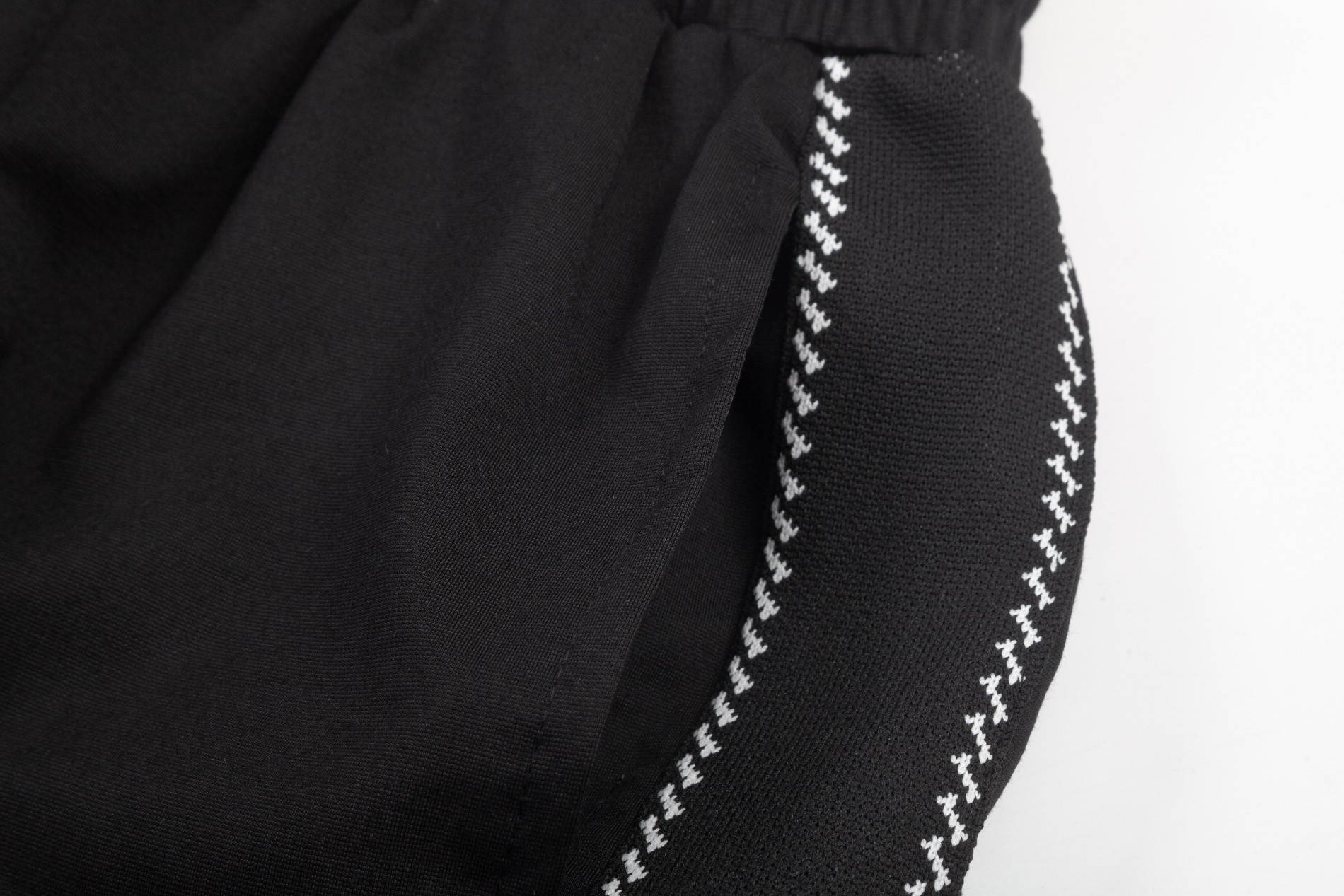 【PRADA  公式旗艦店】プラダ  ショートパンツ  ご好評に付き再入荷！-BRAND OFF