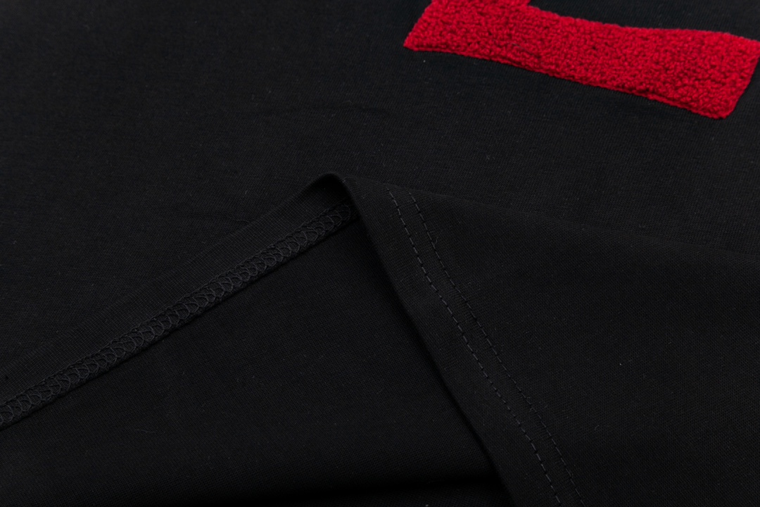 【YSL SAINT LAURENT 公式旗艦店】サンローラン Tシャツ ご好評に付き再入荷！-BRAND OFF