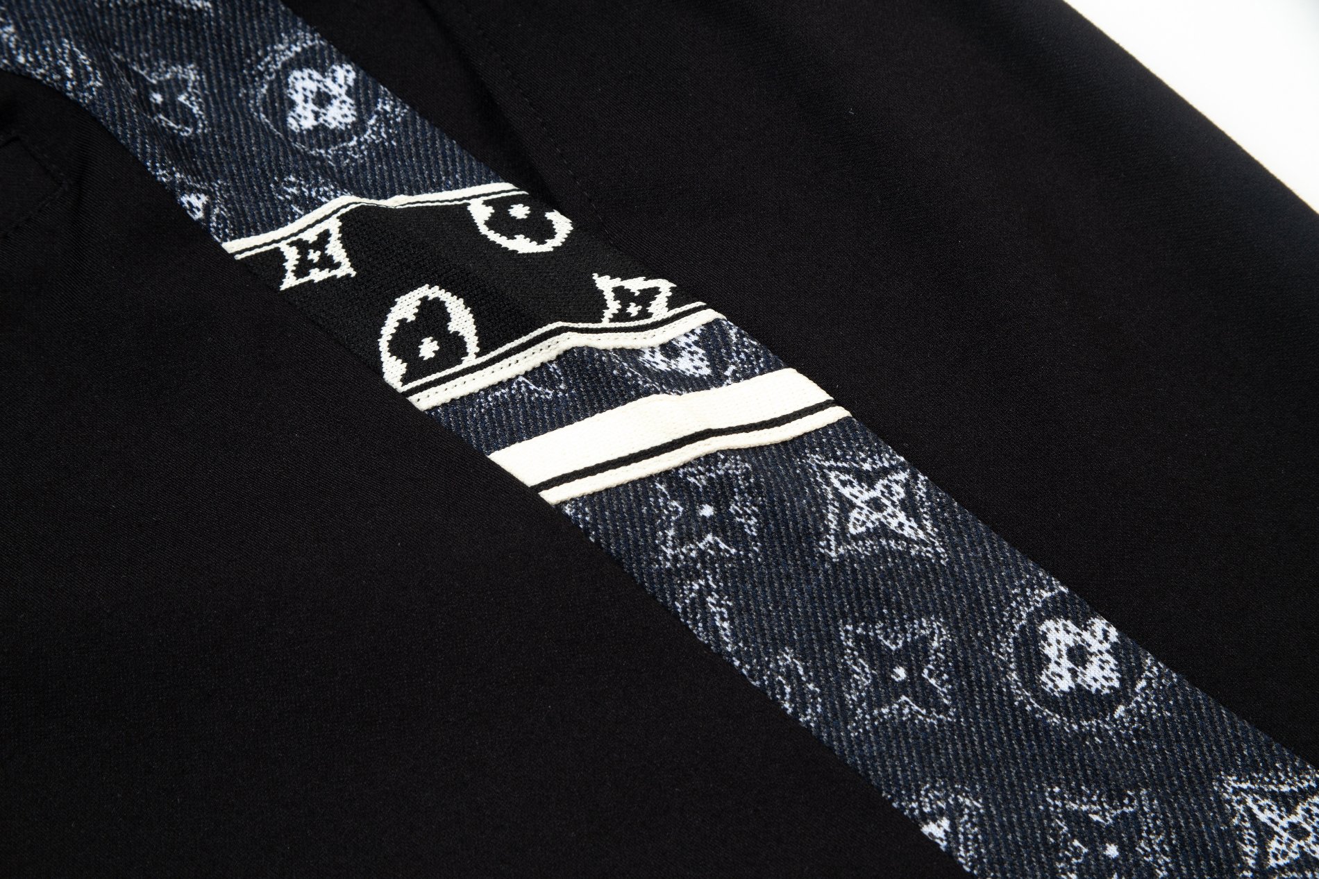 【LOUIS VUITTON 公式旗艦店】ルイヴィトン  ショートパンツご好評に付き再入荷！-BRAND OFF