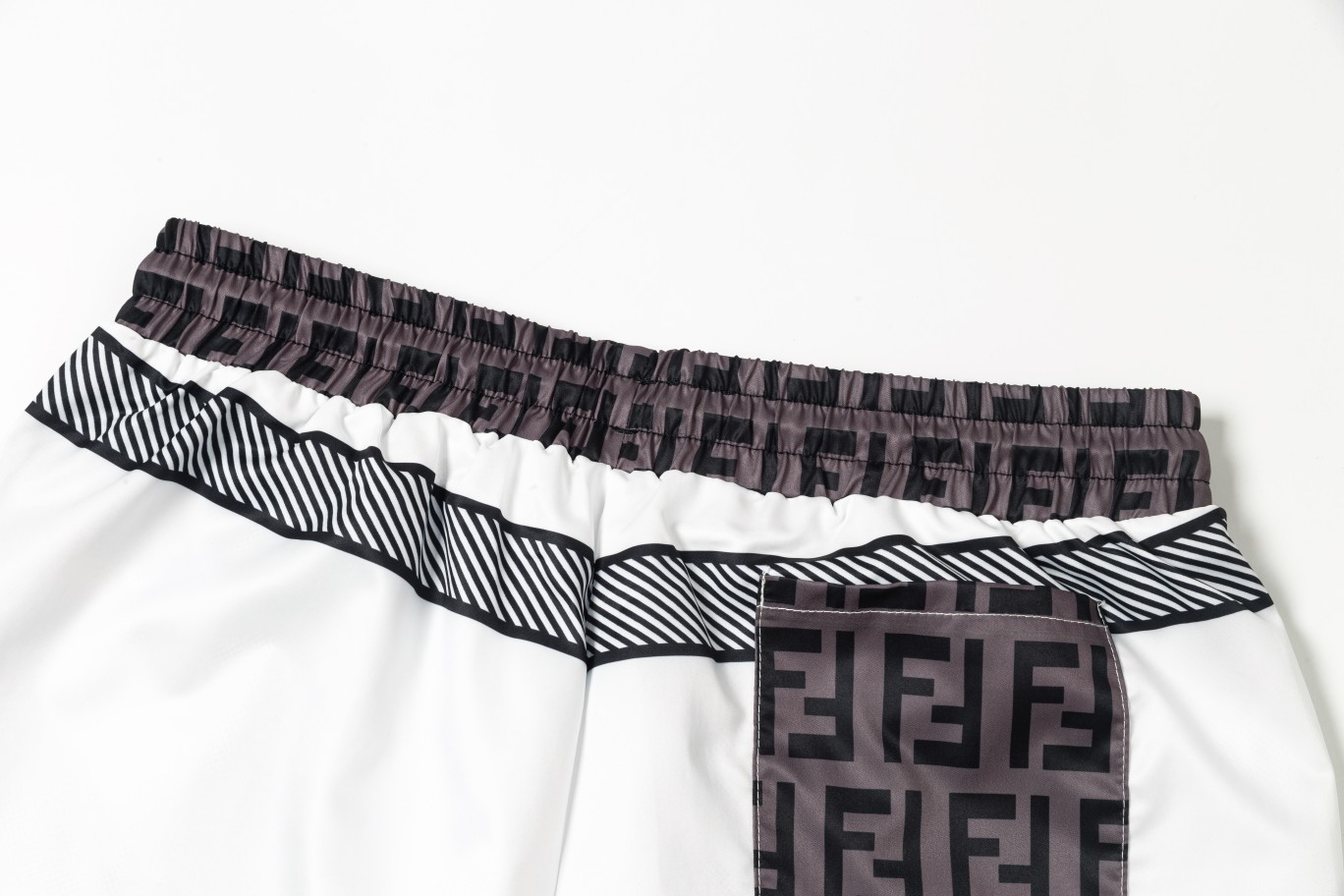 【FENDI 公式旗艦店】フェンディ ショートパンツご好評に付き再入荷 24624-BRAND OFF