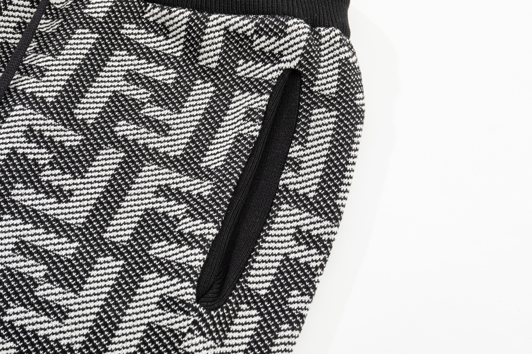 【FENDI  公式旗艦店】フェンディ   ショートパンツご好評に付き再入荷！-BRAND OFF