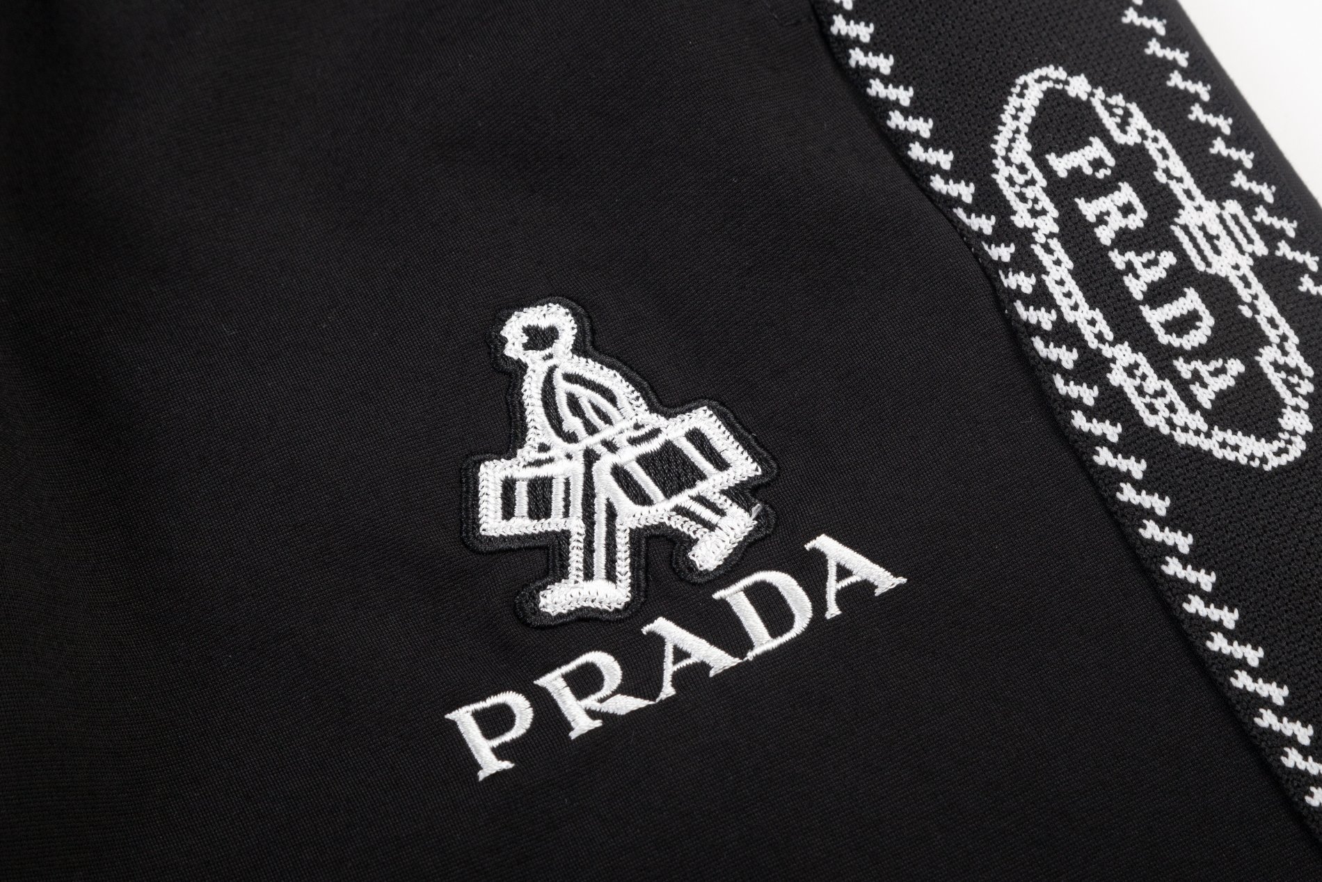 【PRADA  公式旗艦店】プラダ  ショートパンツ  ご好評に付き再入荷！-BRAND OFF