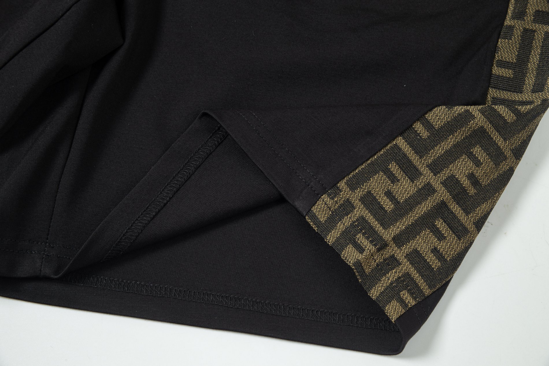 【FENDI  公式旗艦店】フェンディ ショートパンツご好評に付き再入荷！-BRAND OFF