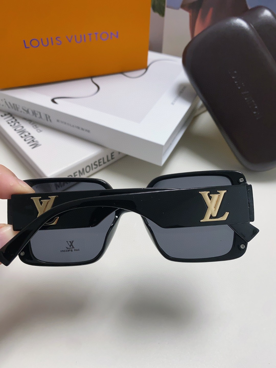 LOUIS VUITTON(ルイヴィトン) サングラス-BRAND OFF