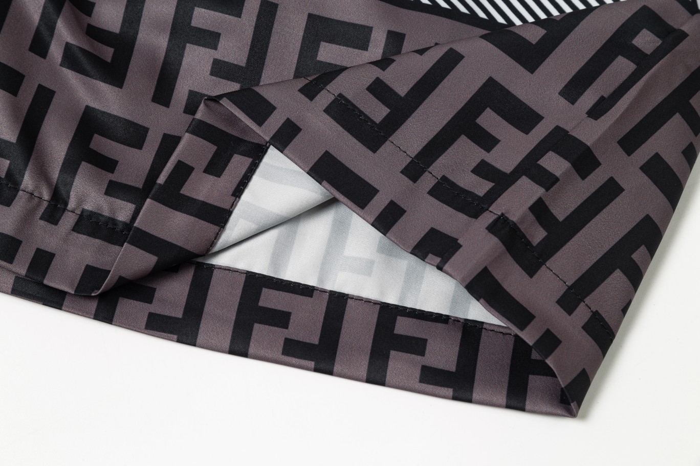 【FENDI 公式旗艦店】フェンディ ショートパンツご好評に付き再入荷 24624-BRAND OFF