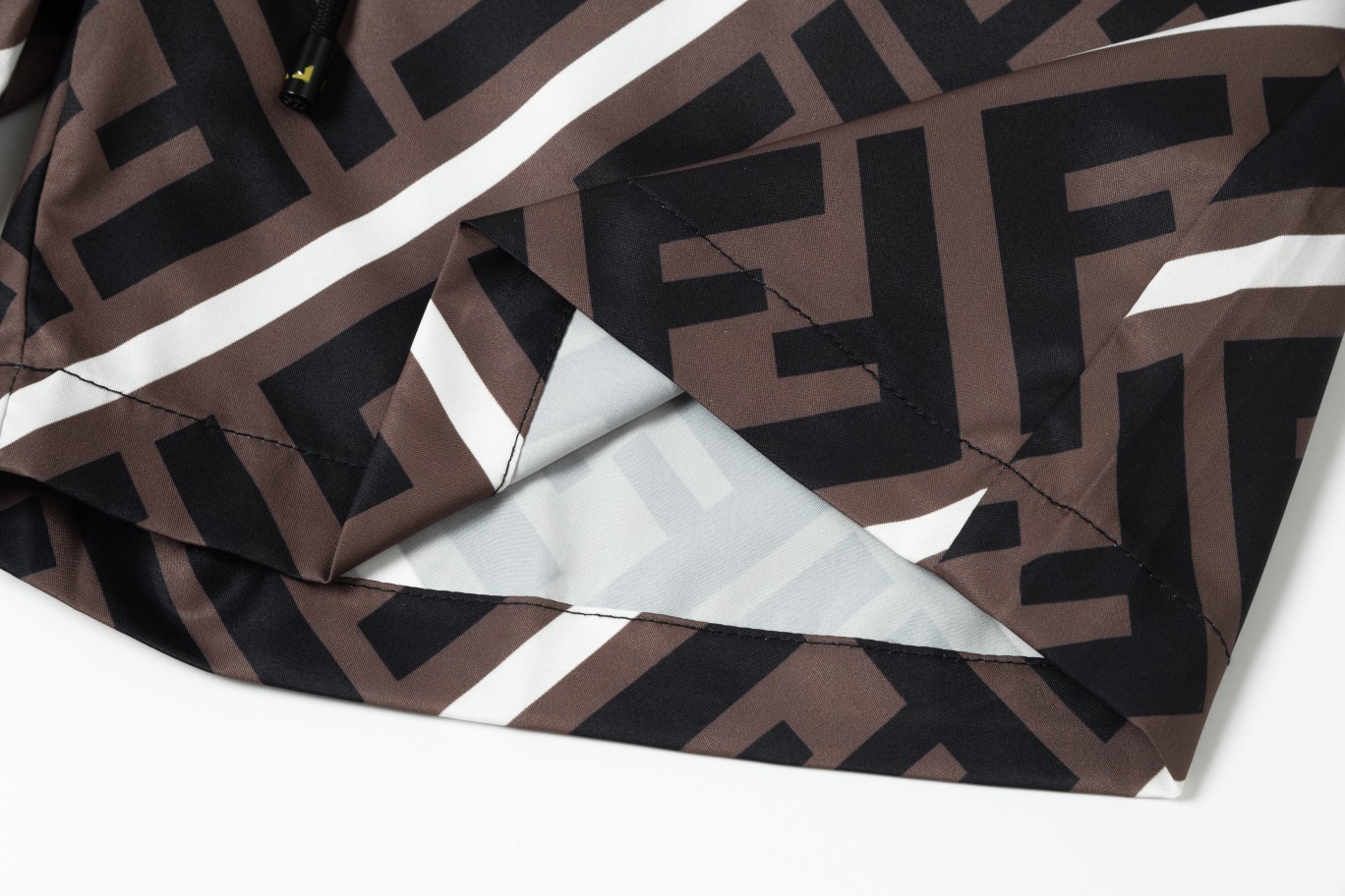【FENDI 公式旗艦店】フェンディ ショートパンツご好評に付き再入荷 24624-BRAND OFF