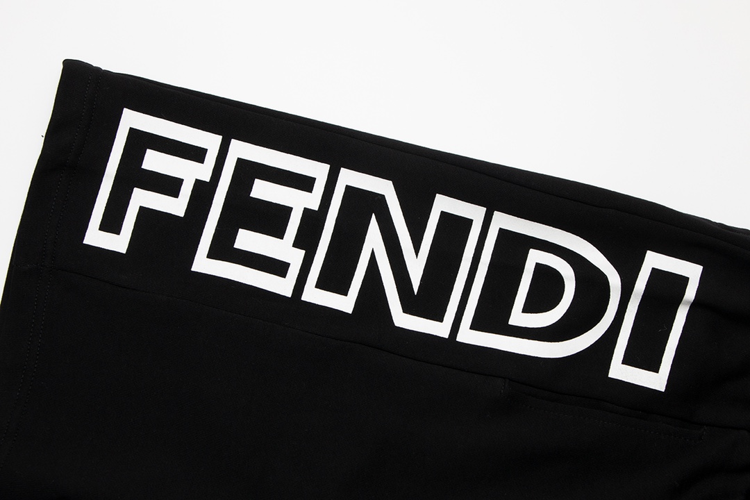 【FENDI 公式旗艦店】フェンディ   ショートパンツ  ご好評に付き再入荷！-BRAND OFF