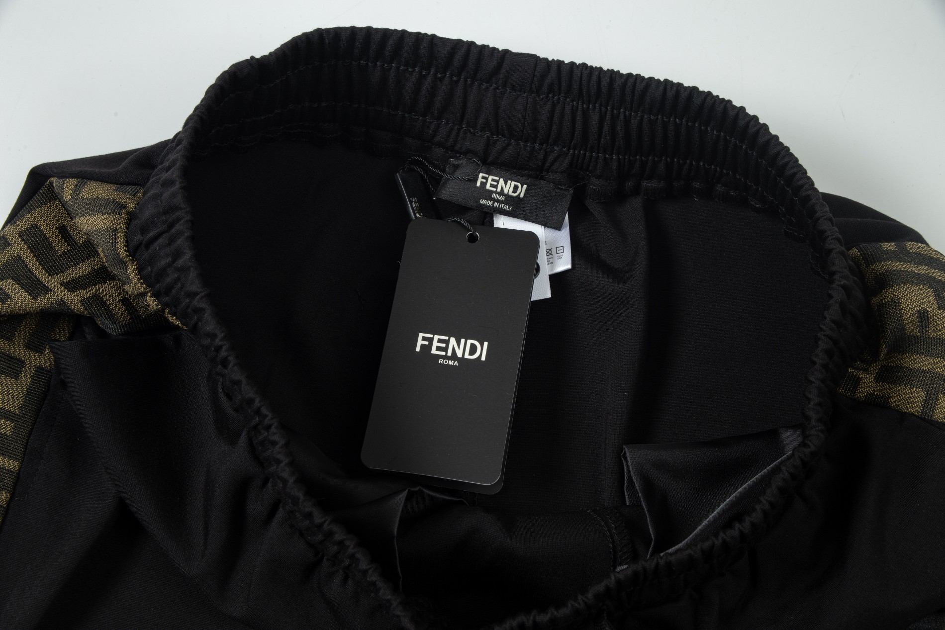 【FENDI  公式旗艦店】フェンディ ショートパンツご好評に付き再入荷！-BRAND OFF