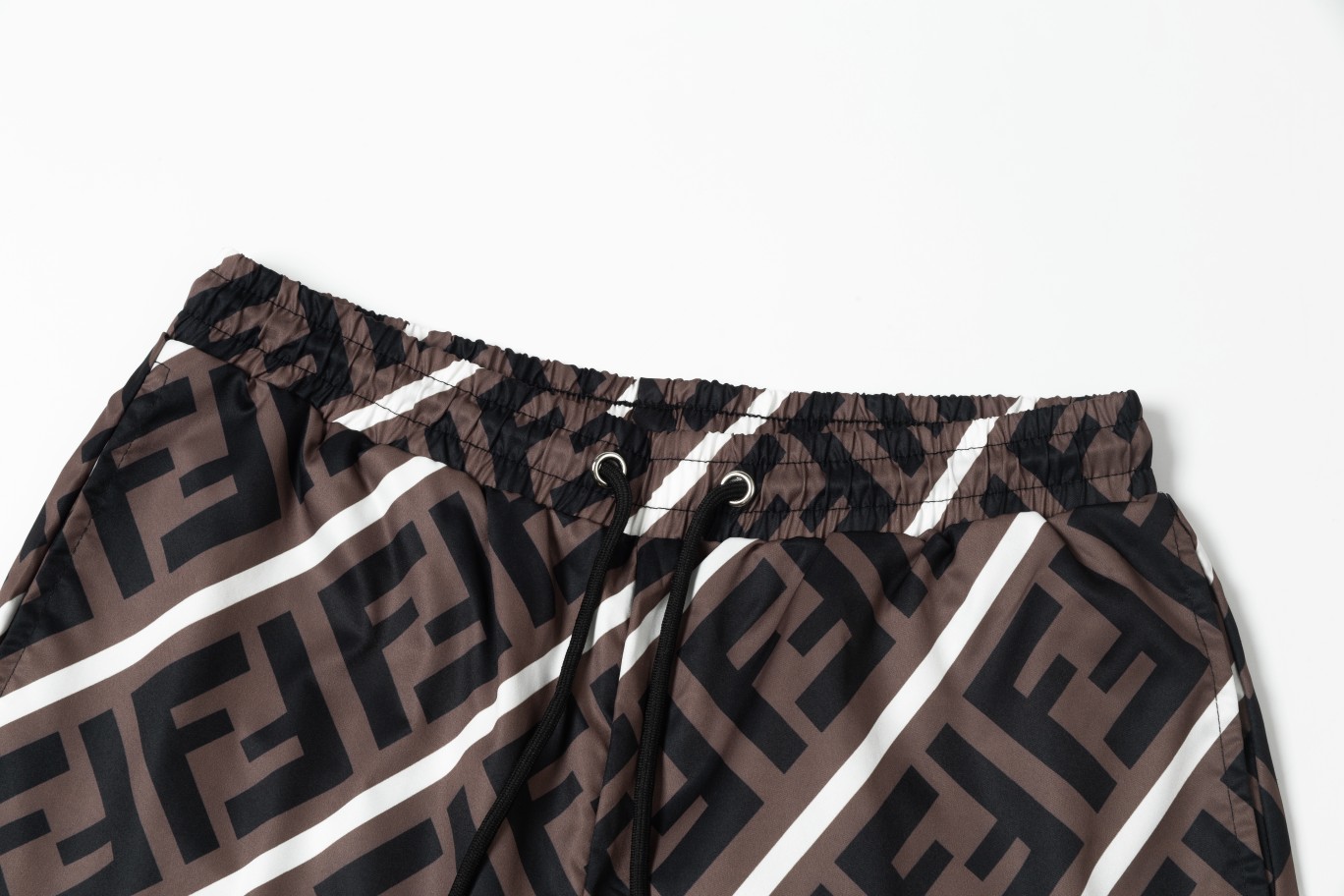 【FENDI 公式旗艦店】フェンディ ショートパンツご好評に付き再入荷 24624-BRAND OFF