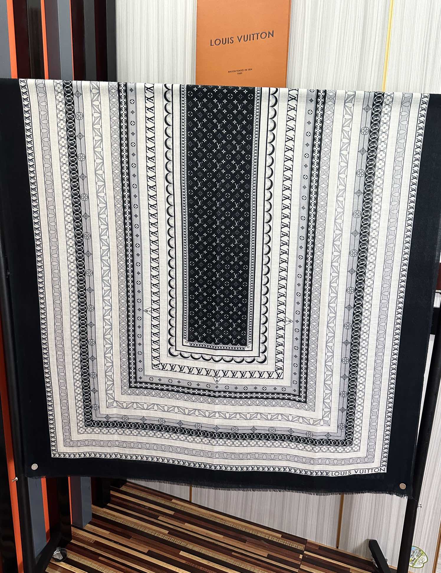 【LV LOUIS VUITTON ルイ·ヴィトン】 スカーフ 100*200cm  241107-BRAND OFF