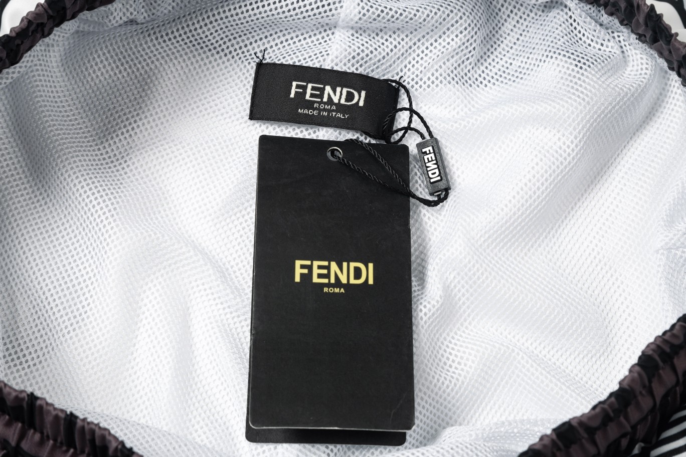 【FENDI 公式旗艦店】フェンディ ショートパンツご好評に付き再入荷 24624-BRAND OFF