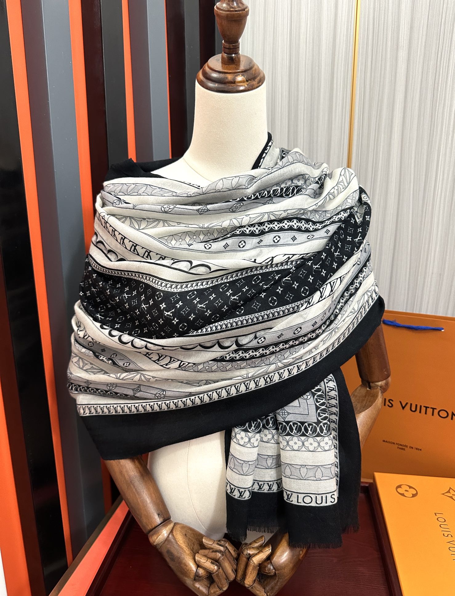 【LV LOUIS VUITTON ルイ·ヴィトン】 スカーフ 100*200cm  241107-BRAND OFF