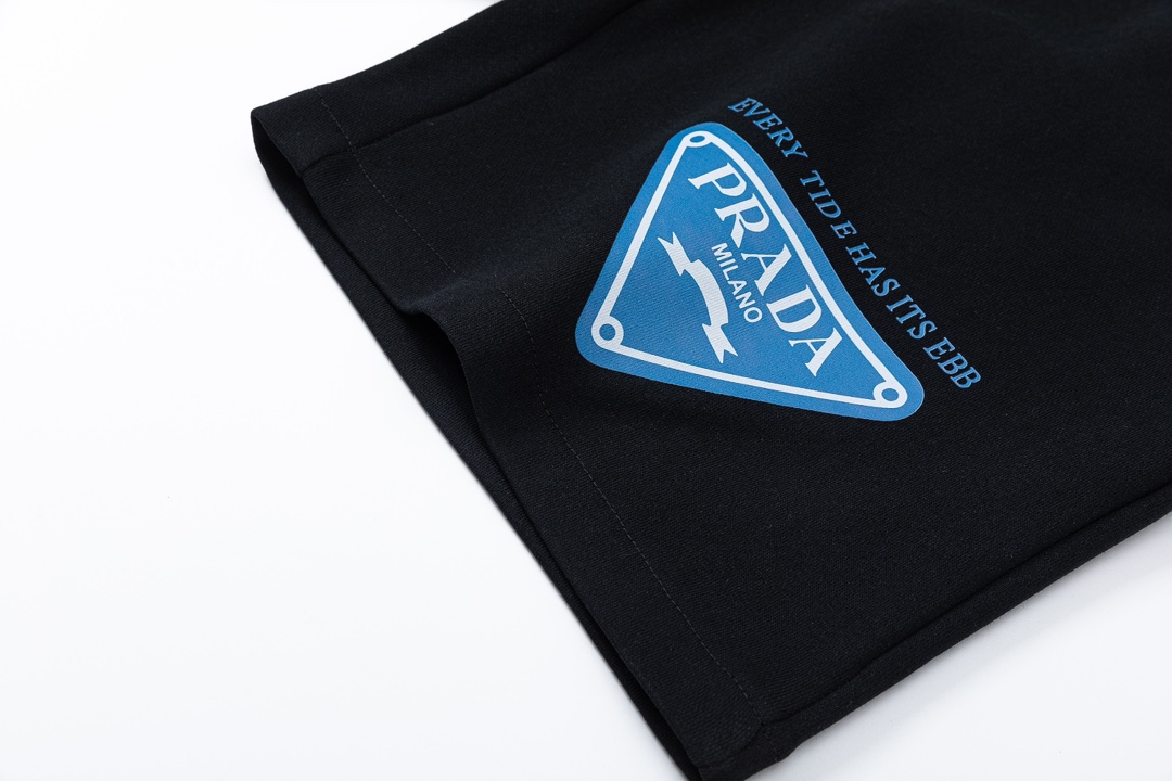 【PRADA 公式旗艦店】プラダ  ショートパンツご好評に付き再入荷！-BRAND OFF