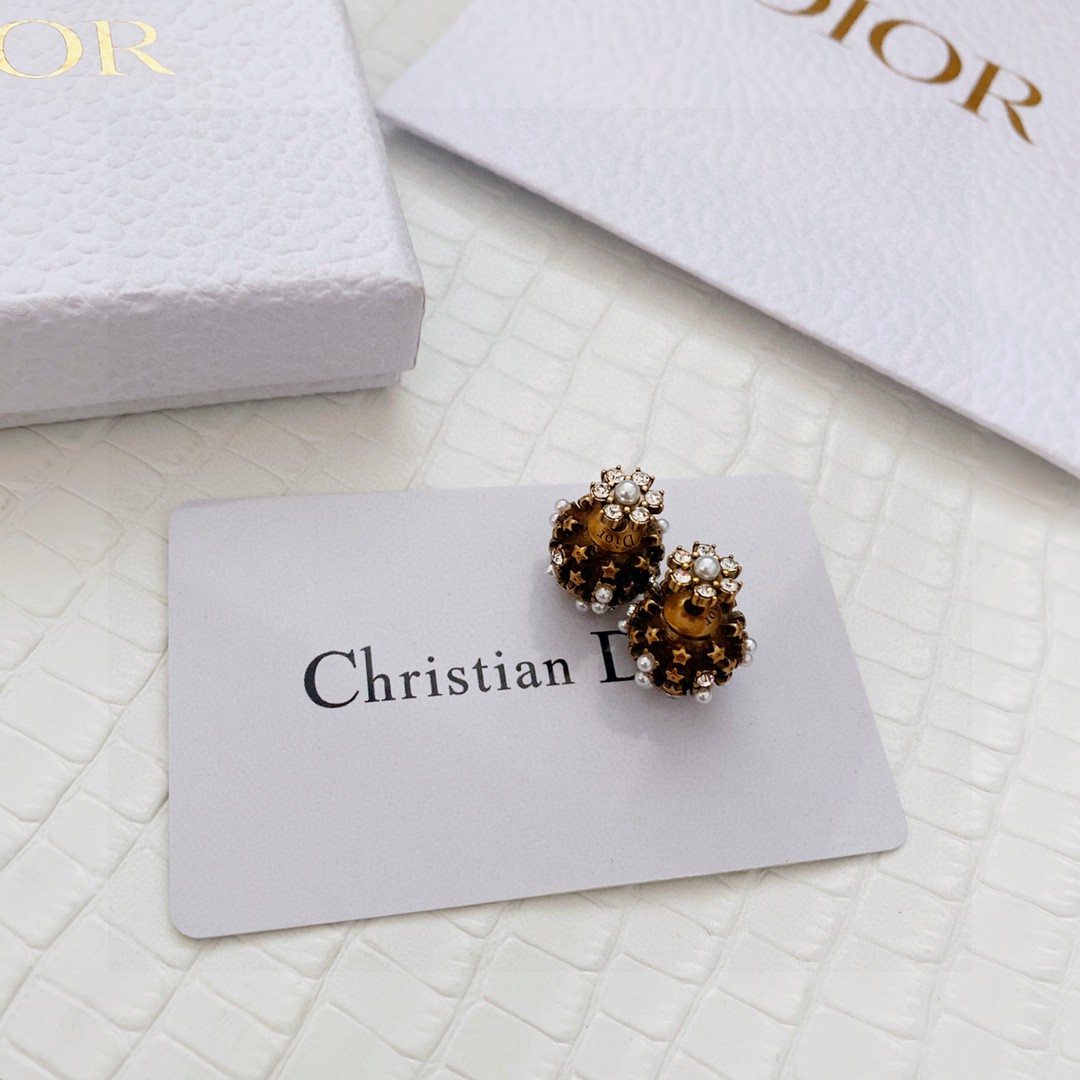 【DIOR】 ディオール   ファッションスタイルのイヤリング-BRAND OFF
