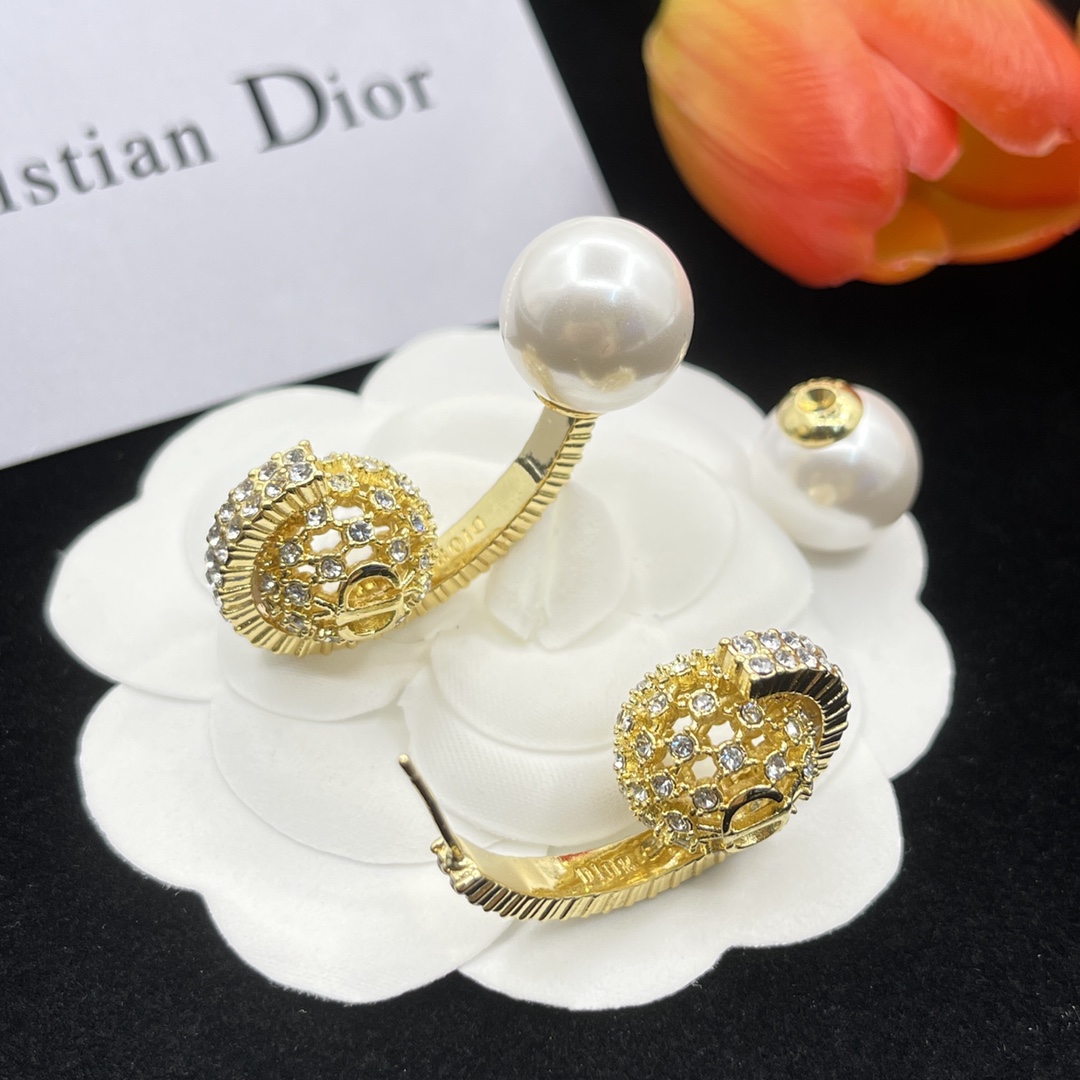 【DIOR】 ディオール   ファッションスタイルのイヤリング-BRAND OFF